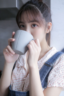 美女穿开裆透明内裤图片